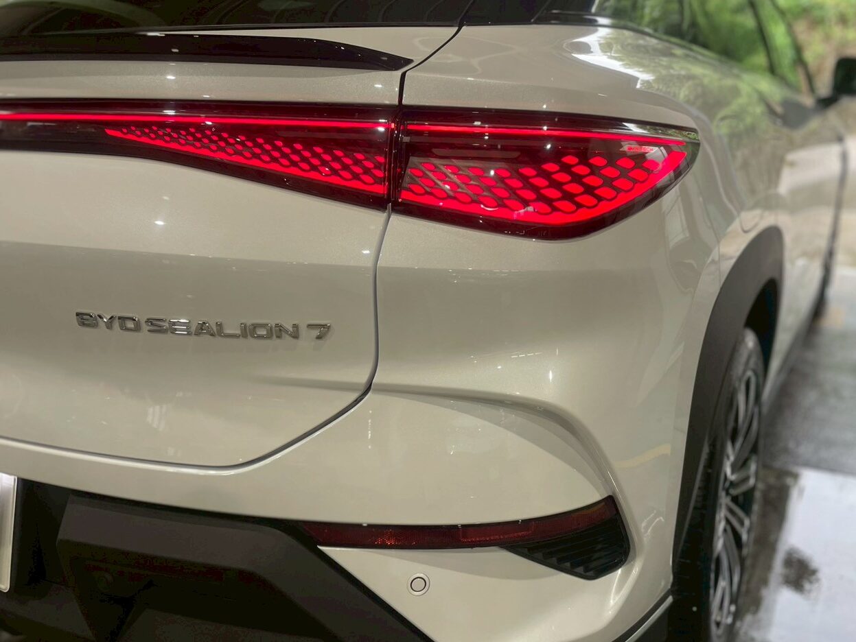 ガードグレイズ
富山
カラクル
コーティング
水を弾く
車のコーティング
車のメンテナンス
撥水

